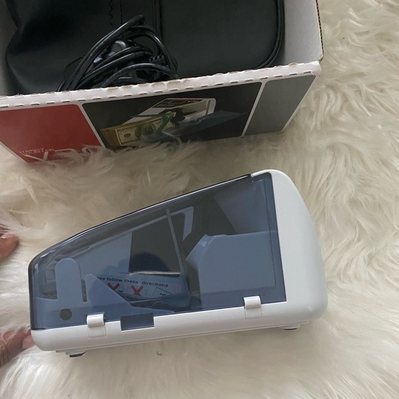 Portable Money Counter - Picture 3 of 7